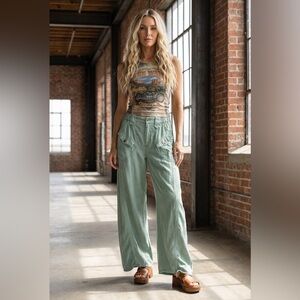 NWT Bluevelvet Cargo Pocket Tencel Side Ruched Sage Cropped Pants